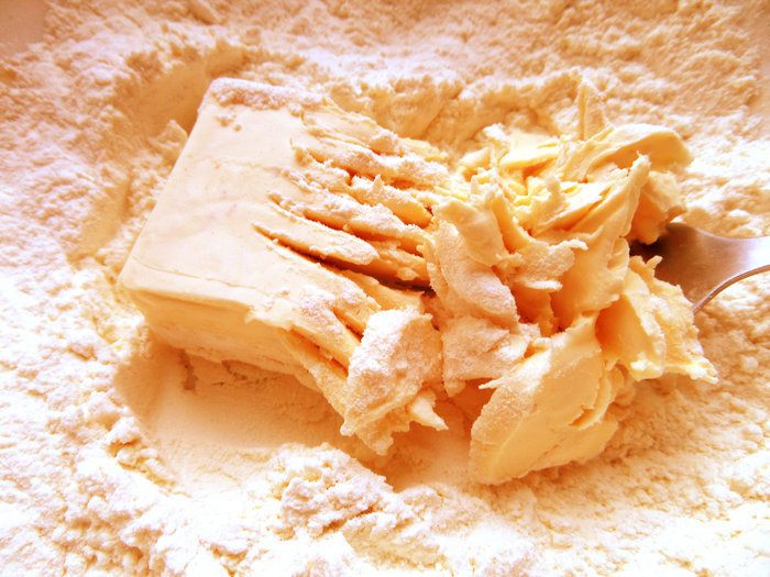 Сырные мини-пирожки с овощами и маслинами