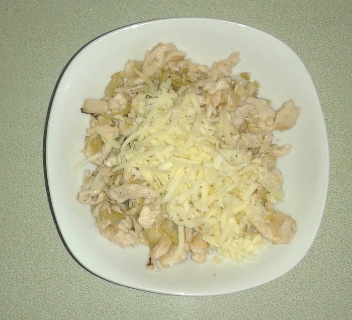 Пита с начинкой из курицы и сыра