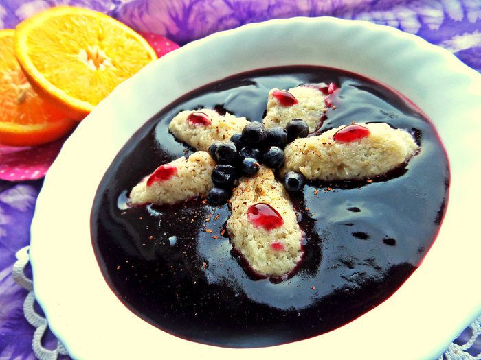 Черничный суп с яблочными клёцками