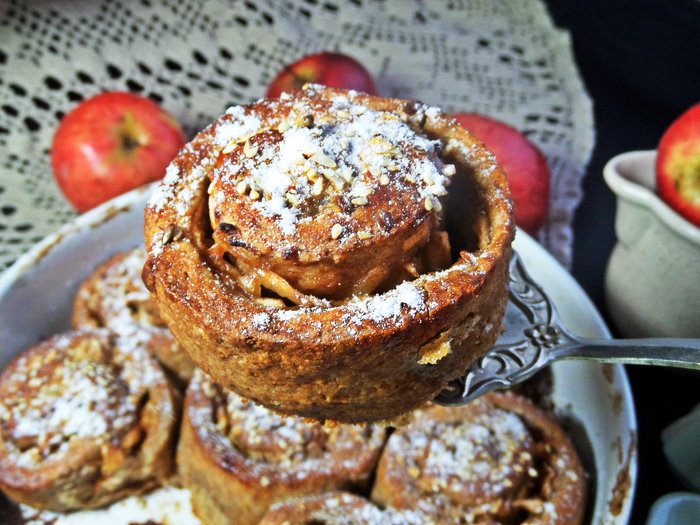 Булочки яблочные из полезной муки