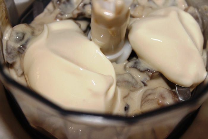 Фаршированные Конкилье Ригате под миндальными лепестками