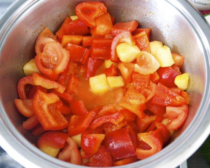 Холодный &amp;quot;красный&amp;quot; супчик с ароматной крошкой