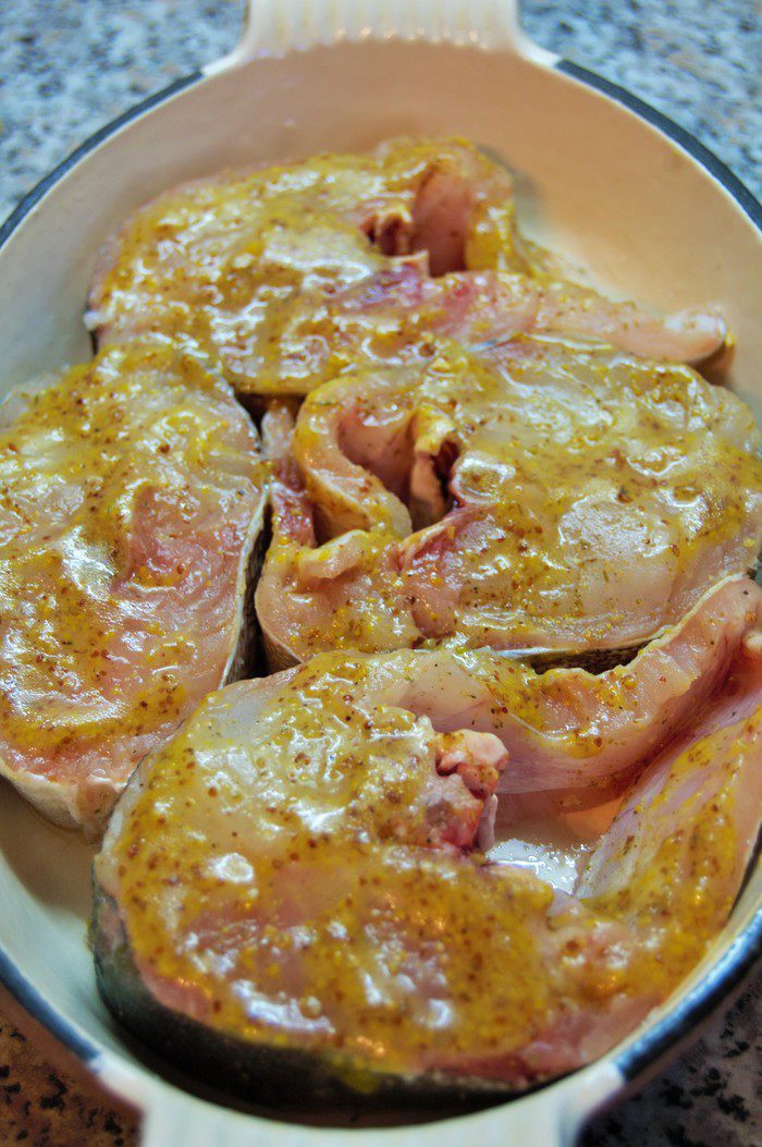 Запеченная треска под горчичным соусом