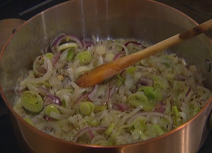 Галета с грибами, творогом и луком-пореем