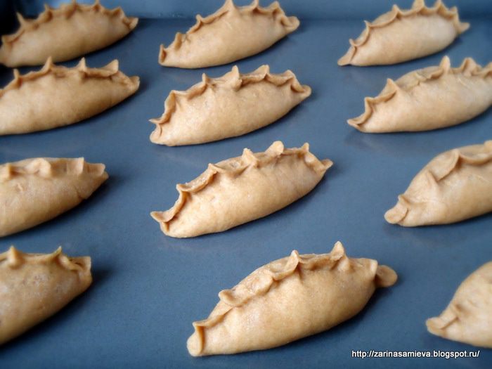 Глазированные пироги со щавелем