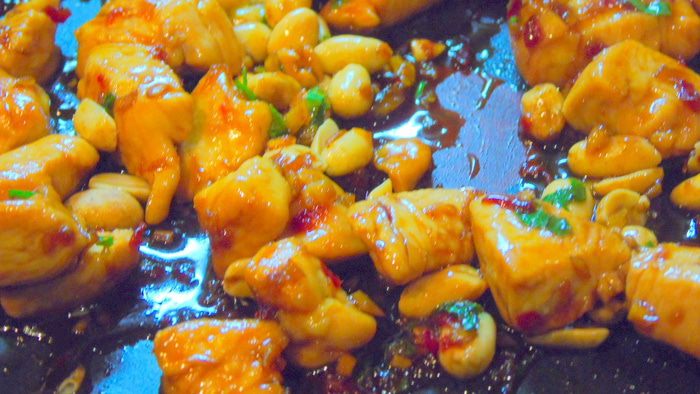Карамелизированная курица на грибной подушке