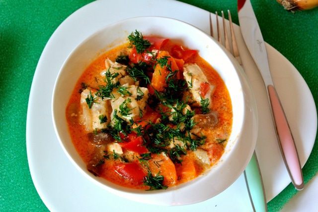 Курица с овощами по-домашнему
