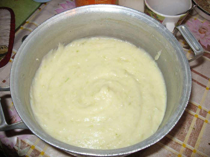 Пюре из сельдерея с салатом