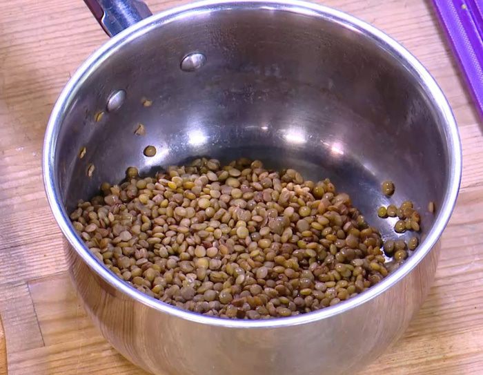 Салат из чечевицы с артишоками и фетой 