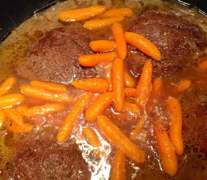 Говядина, тушенная с морковью