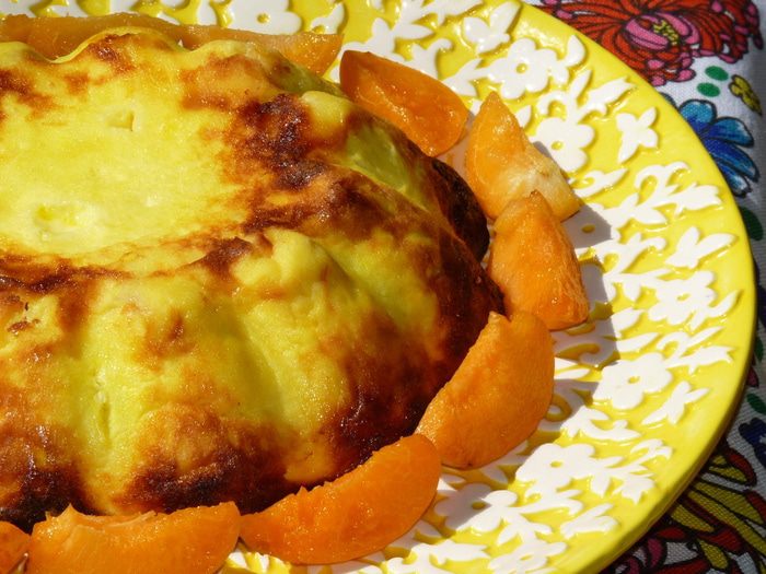 Творожная запеканка-суфле с абрикосами