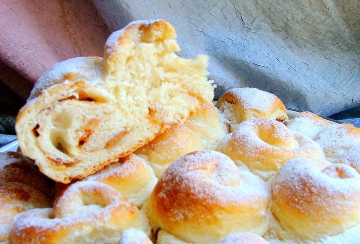 Медовый пирог с карамелизированными яблоками и корицей