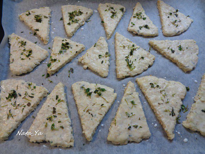 Дачные сконы с тимьяном