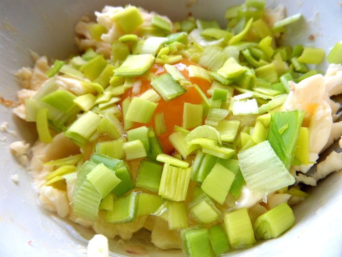 Котлетки на баклажане под сыром, с томатом