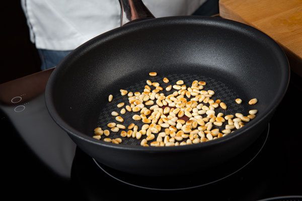 Паста с курицей и соусом песто