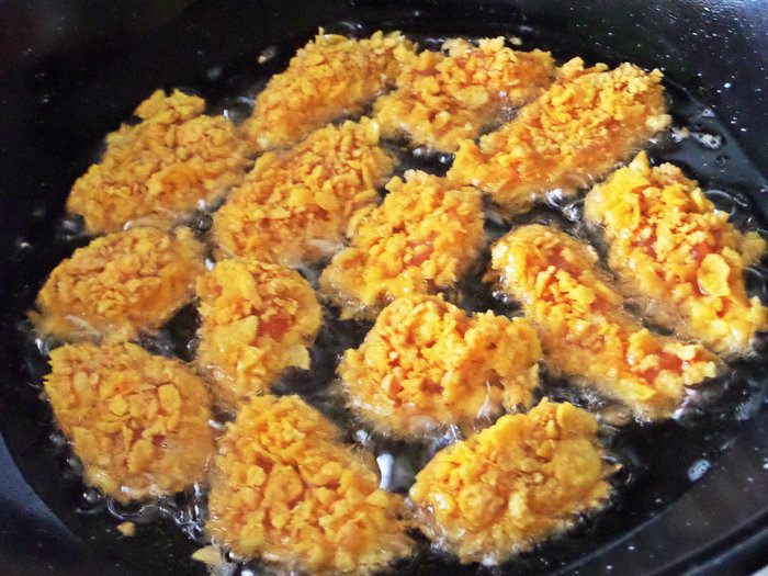 Закуска с курицей и сыром в тортилье