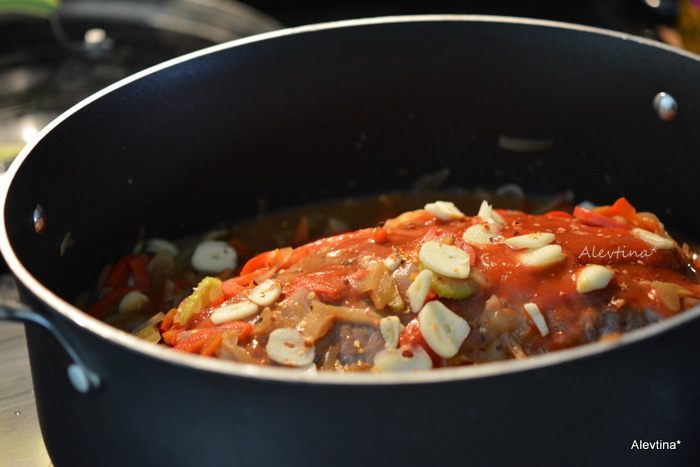 Нежная говядина с овощами под соусом