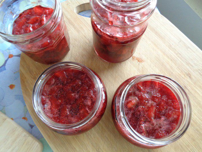 Клубнично-ванильный конфитюр с кремом из маршмеллоу