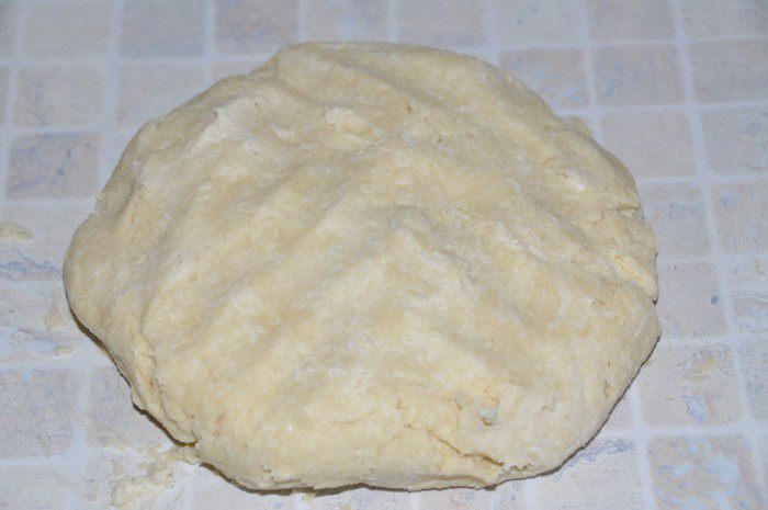 Пирожки с начинкой, тушенной в пиве и сыром