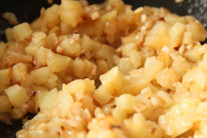 Суп-пюре из свеклы с яблоками и крем-сыром