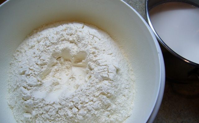 Кулич на сливках и желтках с шафраном
