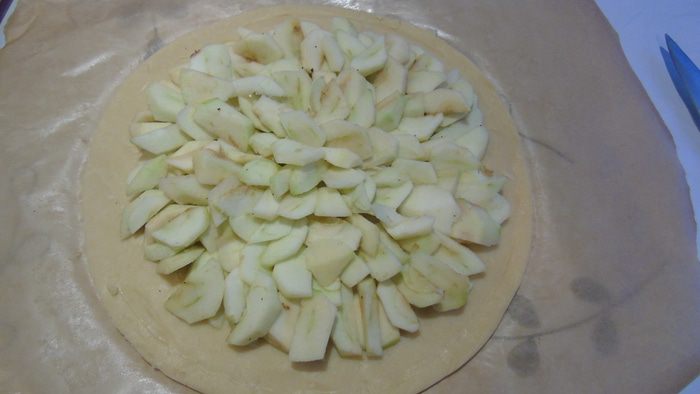 Яблочная пицца