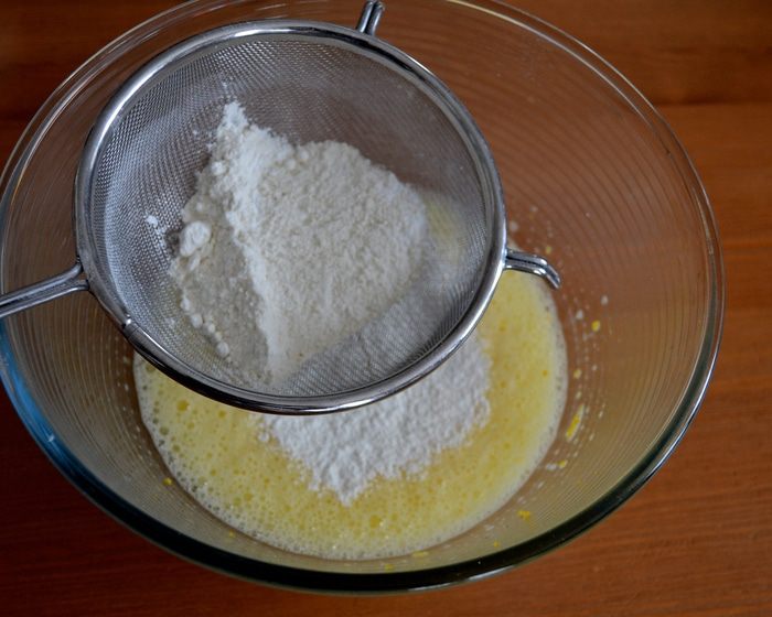 Блинный торт с бананами и шоколадным муссом