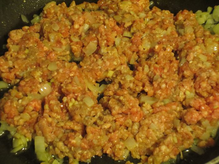 Картофель, фаршированный мясным рагу с фасолью