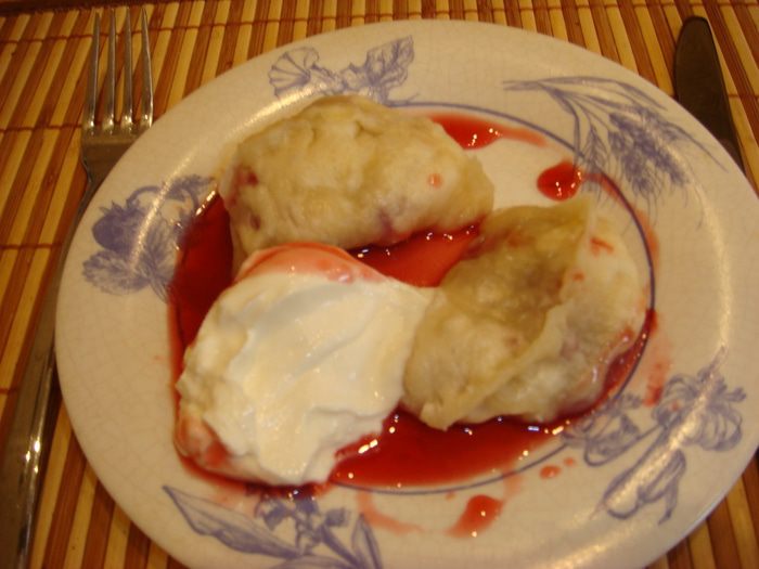 Вареники с вишней на пару