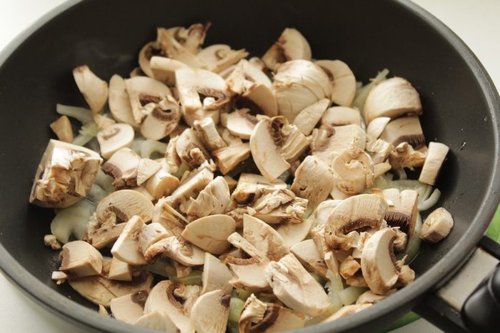 Горячие пироги с курицей на ужин