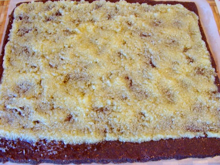 Шоколадно-кокосовый рулет без выпечки