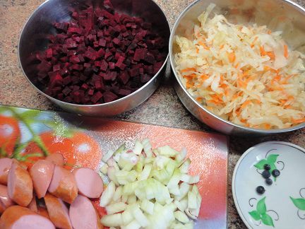 Суп из квашеной капусты со свеклой