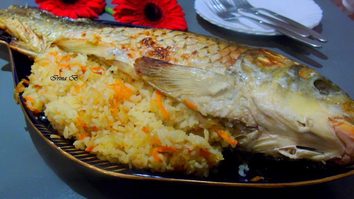 Карп, запеченный с рисом