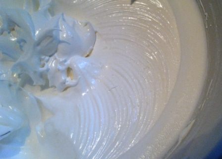 Шоколадный торт – мороженое с меренгами