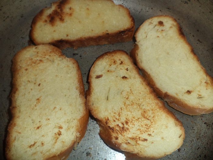 Гренки  с  жареной  печенкой