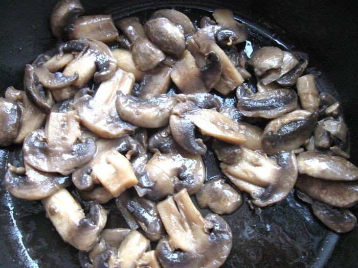 Сочная телячья вырезка по-французски с шампиньонами