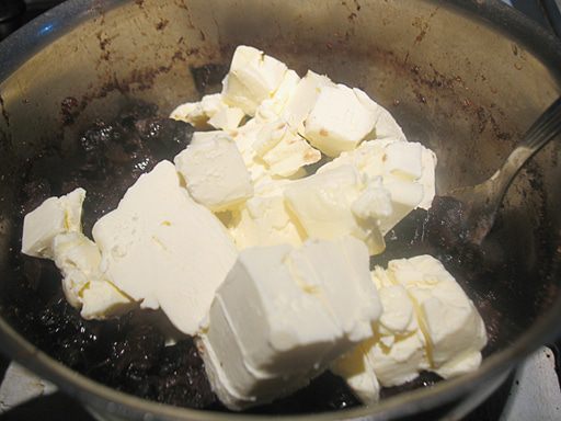 Пряный кекс с вином и черносливом