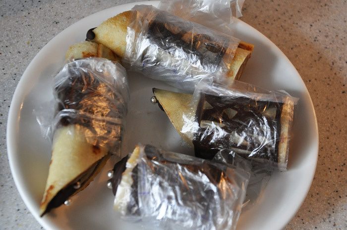 Блины с молочной начинкой в шоколадных кольцах