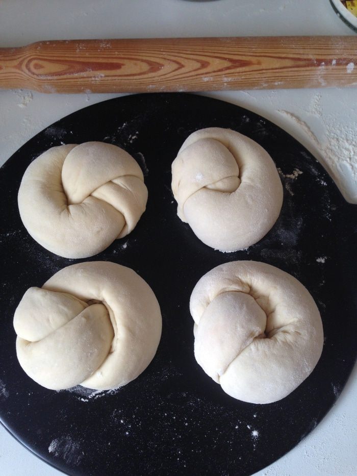 Порционный хлеб с красным песто