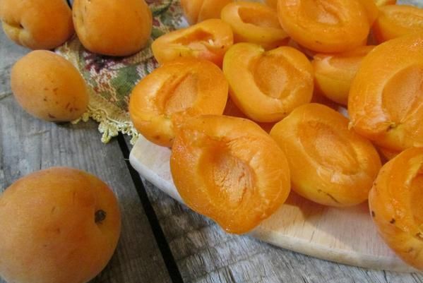 Шашлычки из курицы с абрикосами в арахисово-кокосовом маринаде