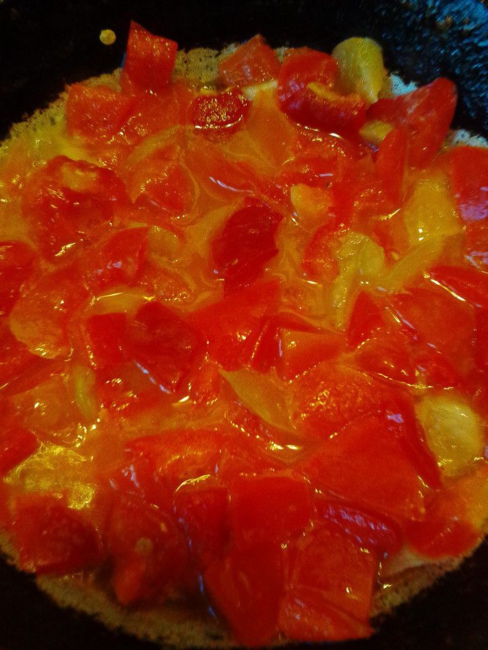 Бисквитный пирог с курицей и сладким перцем (без яиц)