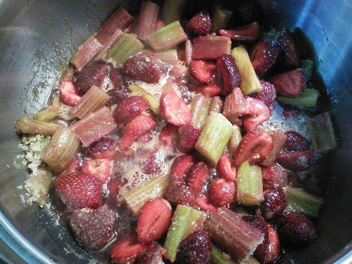 Мармелад из ревеня и клубники с мятой 