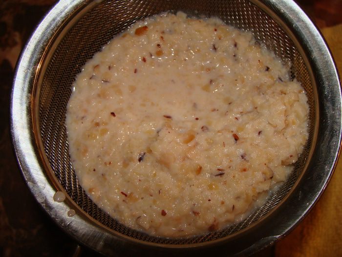 Горячий шоколад из белого шоколада с ароматом лесных орехов