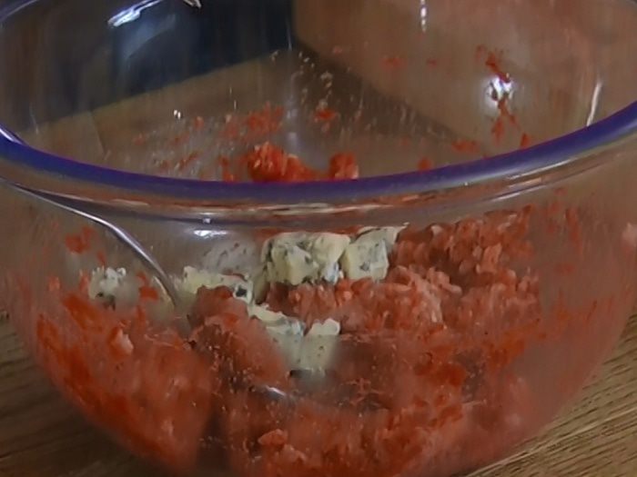 Гамбургеры с горгонзолой и спаржей 