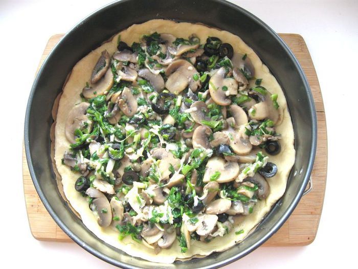 Пирог с яйцами и грибами