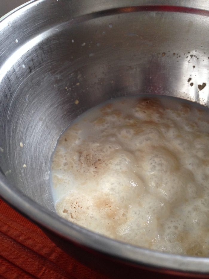Сдобные булочки с изюмом