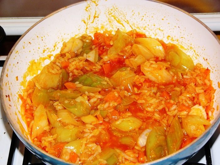 Лук-порей, тушеный с рисом (Zeytinyaglı pırasa)