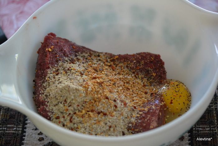 Мясной хлеб с кукурузным слоем