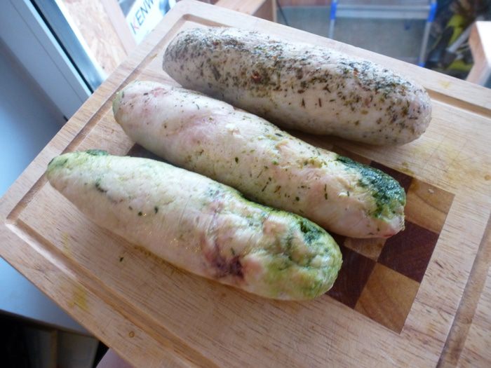 Отварные куриные рулетики с двумя видами начинки