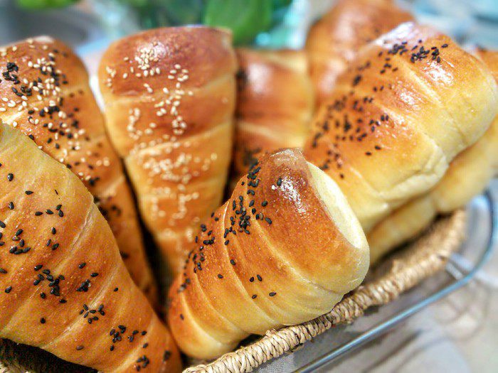 Хлебные кулечки с салатом 